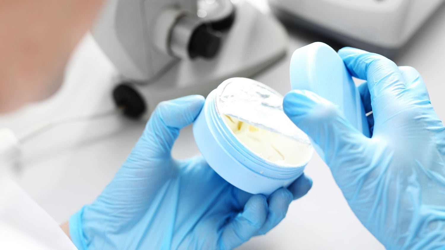 Produzione cosmetica: manuale o in turboemulsore? Cosa cambia davvero.